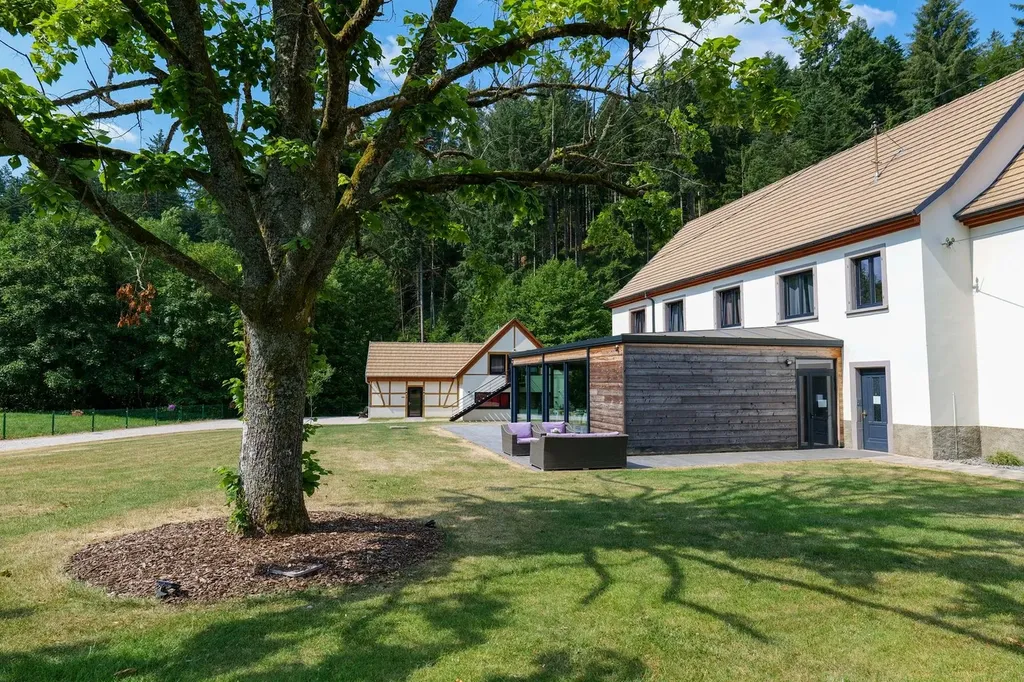Garden and reception room for seminars, weddings and events