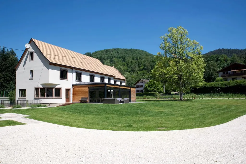 Garden and reception room for seminars, weddings and events